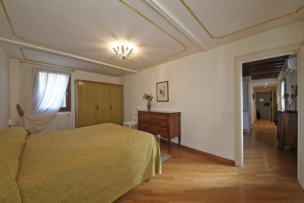 Appartamenti Inside Palazzo Foscarini เวนิส ภายนอก รูปภาพ