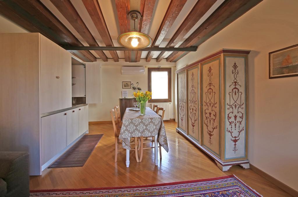 Appartamenti Inside Palazzo Foscarini เวนิส ภายนอก รูปภาพ