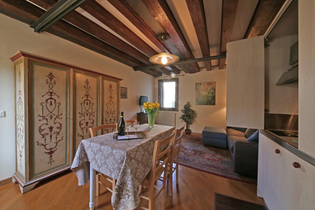 Appartamenti Inside Palazzo Foscarini เวนิส ภายนอก รูปภาพ