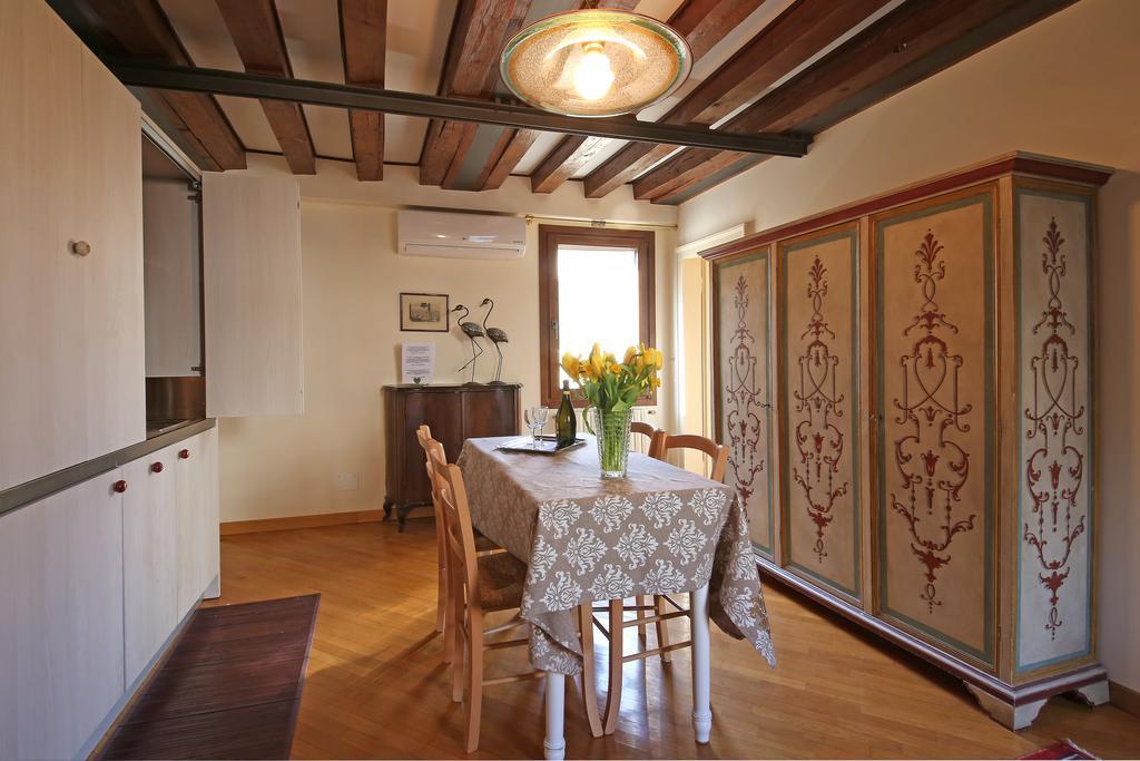 Appartamenti Inside Palazzo Foscarini เวนิส ภายนอก รูปภาพ