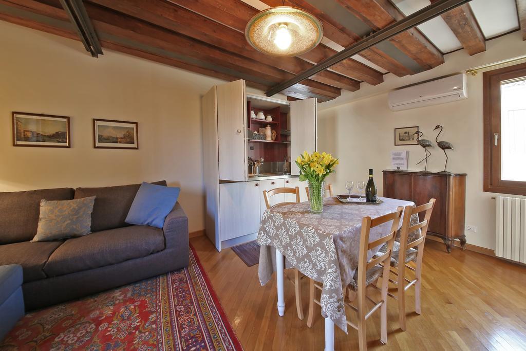 Appartamenti Inside Palazzo Foscarini เวนิส ภายนอก รูปภาพ