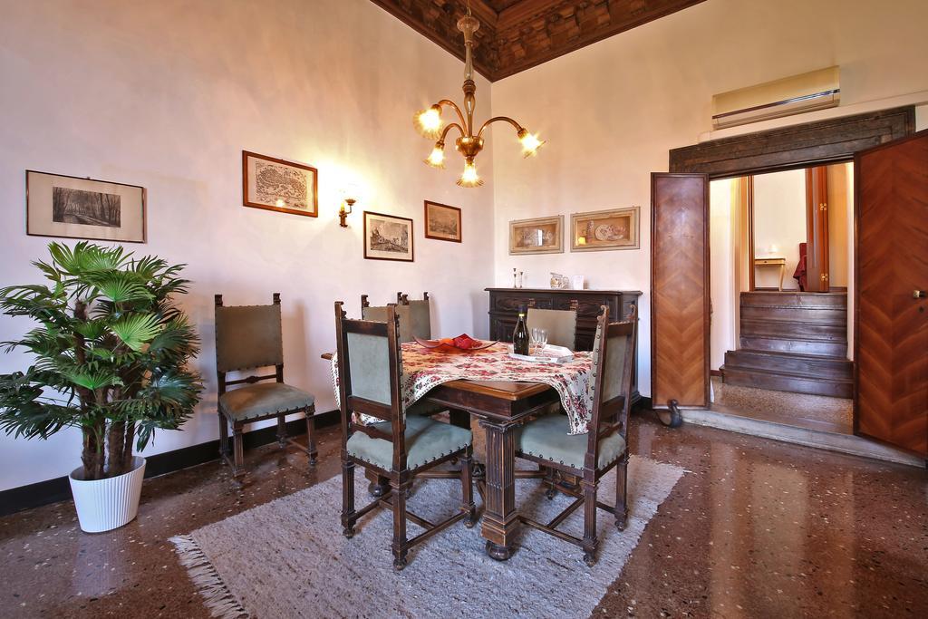 Appartamenti Inside Palazzo Foscarini เวนิส ภายนอก รูปภาพ