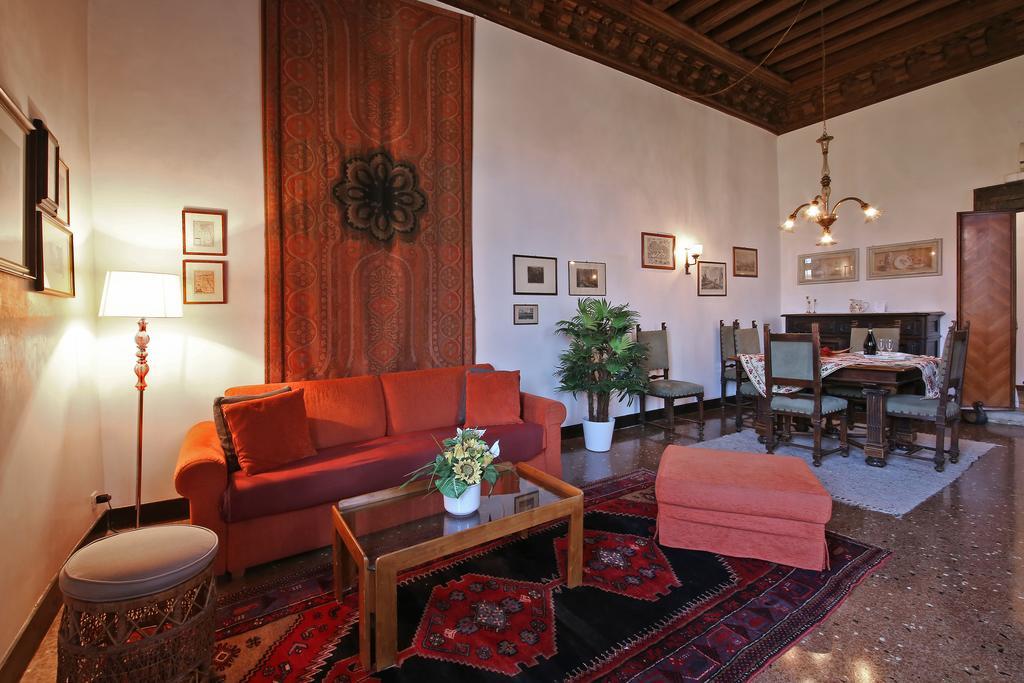 Appartamenti Inside Palazzo Foscarini เวนิส ภายนอก รูปภาพ